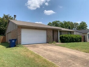 Building Photo - 107 W Way Dr