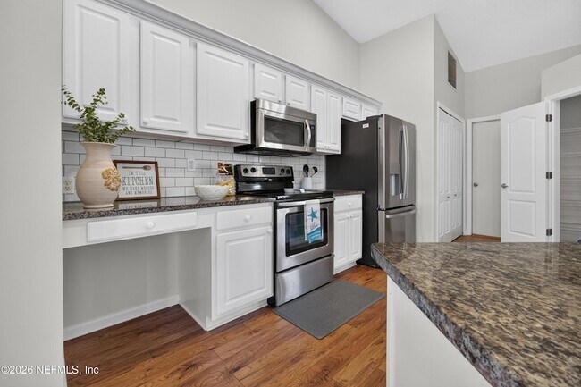 Building Photo - 12838 Chets Creek Dr N