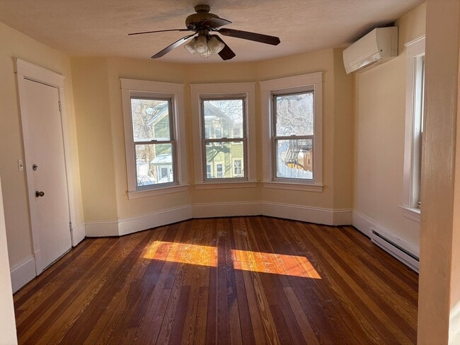 Building Photo - 68 Laurel St