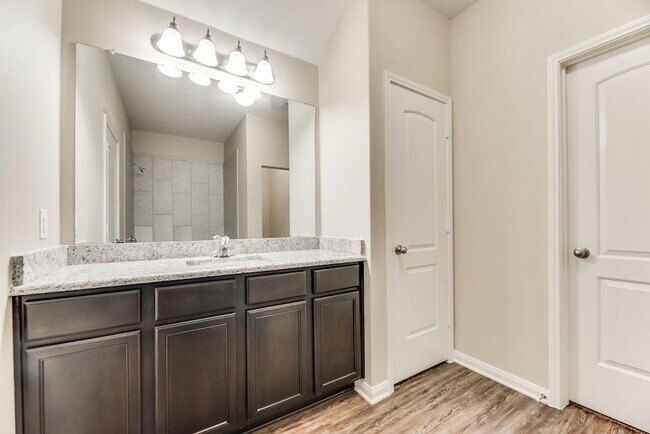 Building Photo - 5500 Persimmon Dr