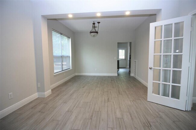 Building Photo - 5503 Medallion Pointe Ct