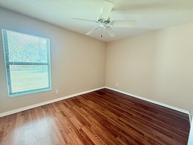 Building Photo - Beautifully updated 3BR/2BA home in a prime North Port location!