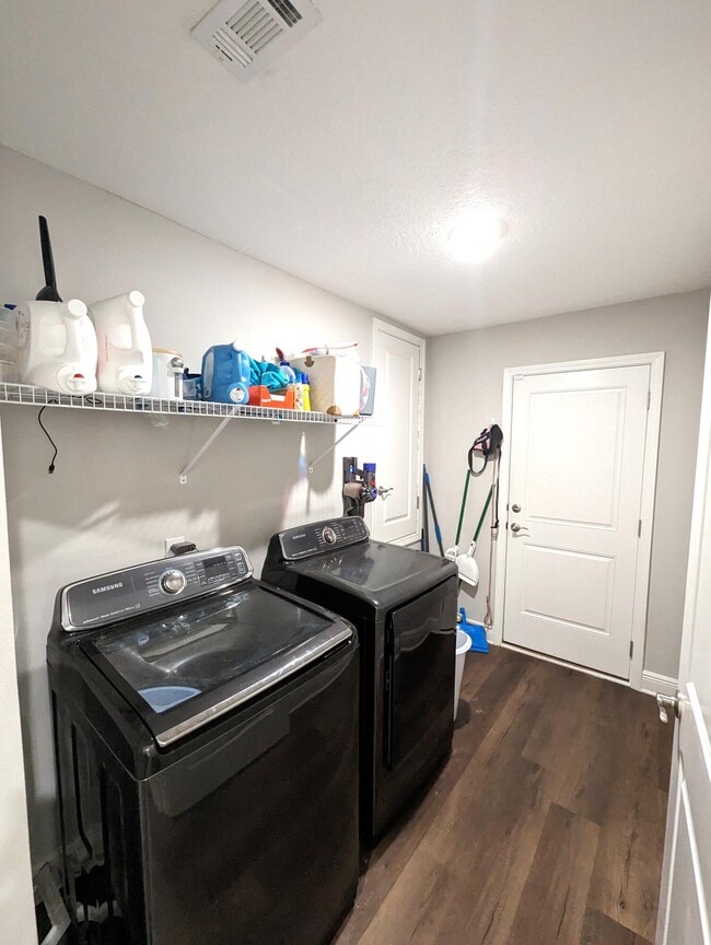 Building Photo - 1609 Ponderosa Dr