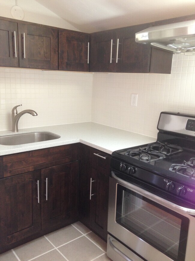 Building Photo - 415 Cedar St