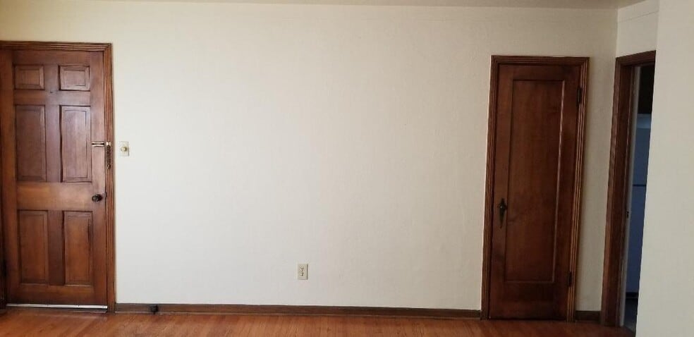 Building Photo - 1348 Eastview Ave