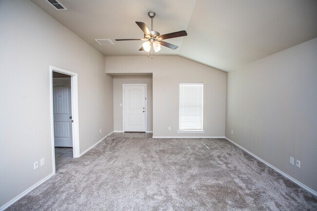 Building Photo - 14412 Vernon Ave