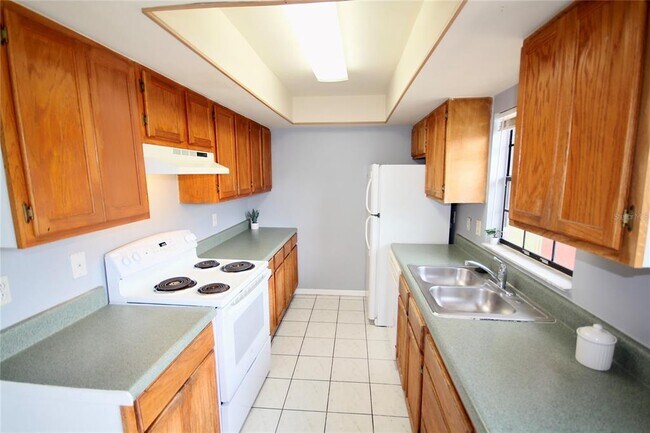 Building Photo - 3283 Oak Lake Pl