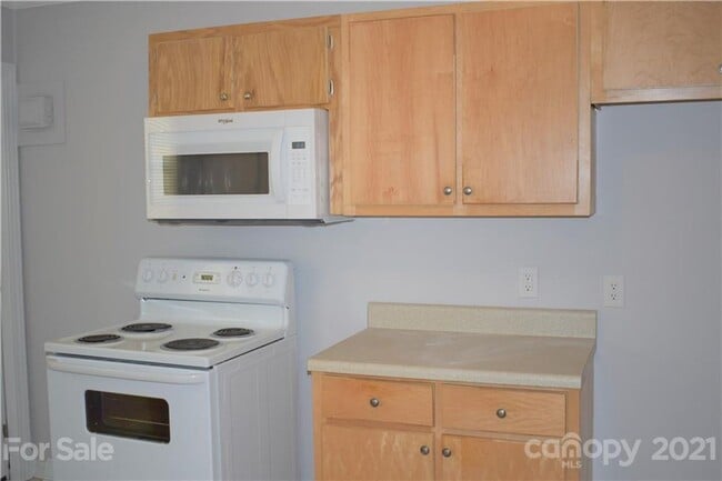 Building Photo - Charming 2-BR Brick Home with a Yard, and everything you need – Minutes from Downtown!