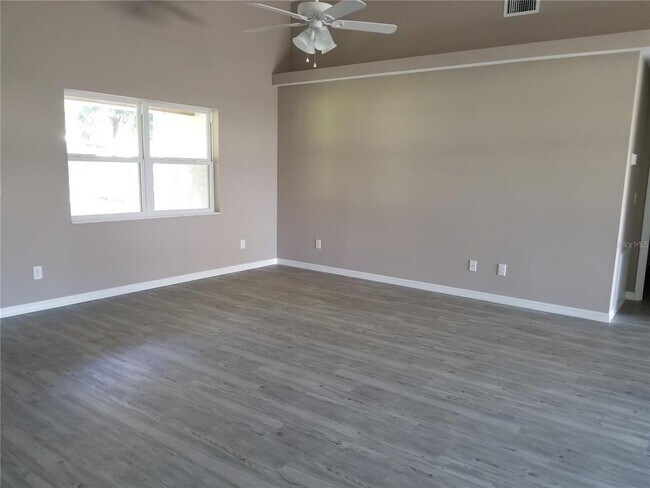 Building Photo - 326 Clark St