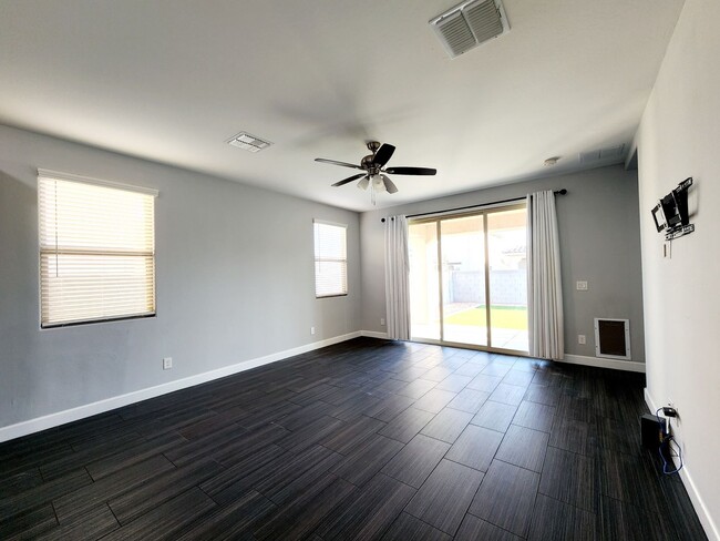 Building Photo - 4 Bed, 3 Bath Crestwood In Goodyear!