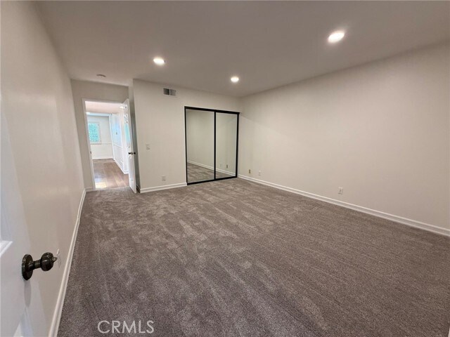 Building Photo - 860 Calle del Sol