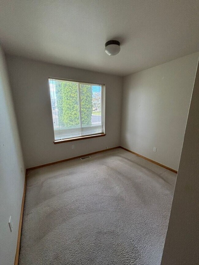 Building Photo - 217 E Belair Dr