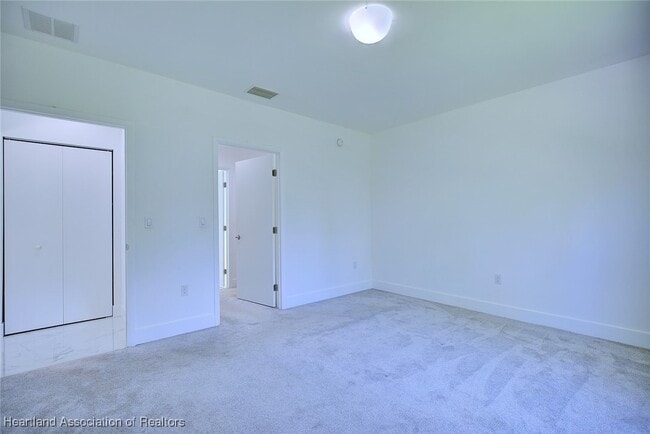 Building Photo - 827 Renault Ave