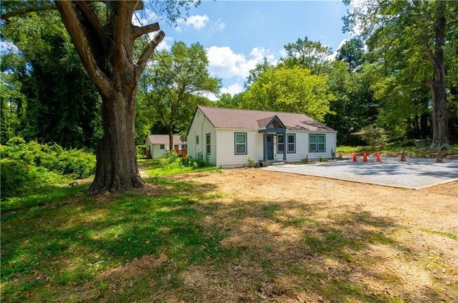 Building Photo - 3822 Bakers Ferry Rd SW