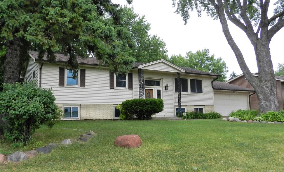 Building Photo - 2571 Crown Hill Ct