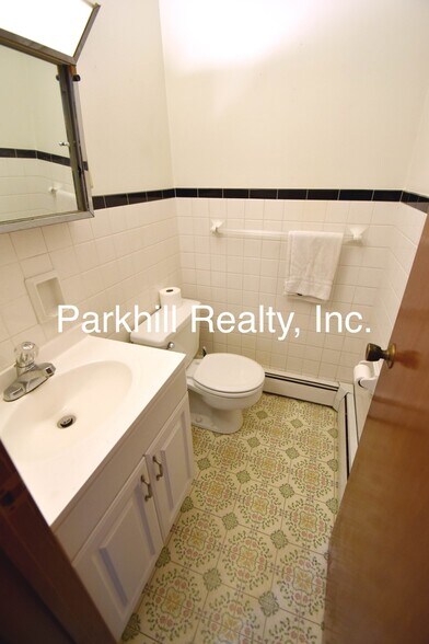 Building Photo - 122 E Plainfield Ave