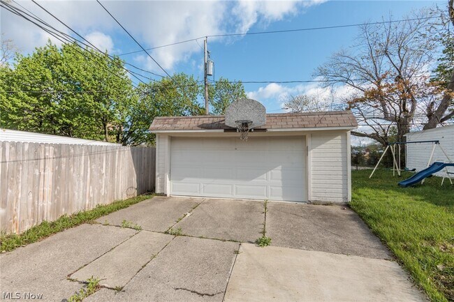 Building Photo - 4441 Baintree Rd