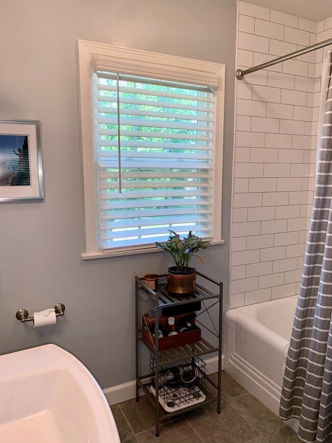 Building Photo - Fully remodeled Crown Heights BEAUTY!