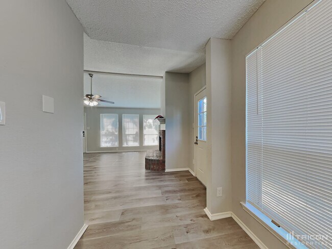 Building Photo - 708 Burlington Ave