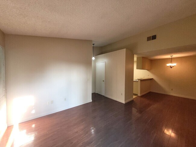 Building Photo - Condo on Madison Avenue. MOVE IN SPECIAL. 1 month free.