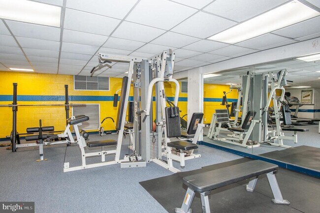 Building Photo - 4501 Arlington Blvd