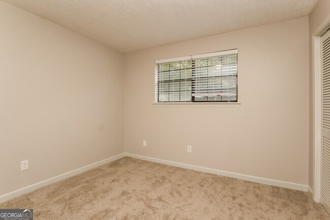 Building Photo - 5845 S Quail Dr