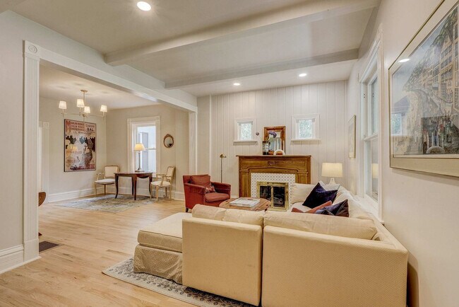 Building Photo - 2105 S Fillmore St