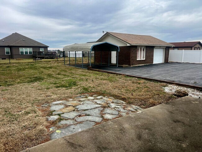 Building Photo - Spacious 3-Bedroom Ranch for Rent in Franklin, KY!