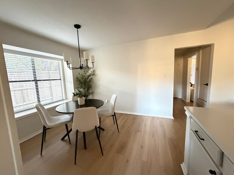 Building Photo - 921 Matilda Dr