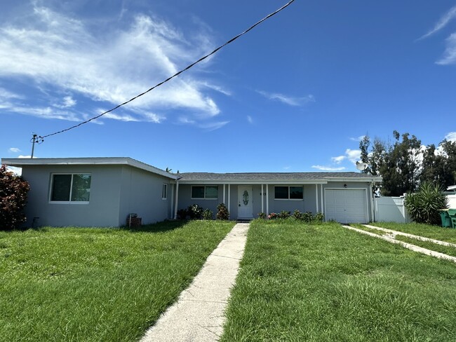 Primary Photo - Delightful 3-Bed, 2-Bath Retreat