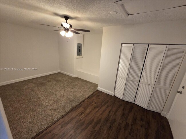 Building Photo - 9430 S Meadows Cir