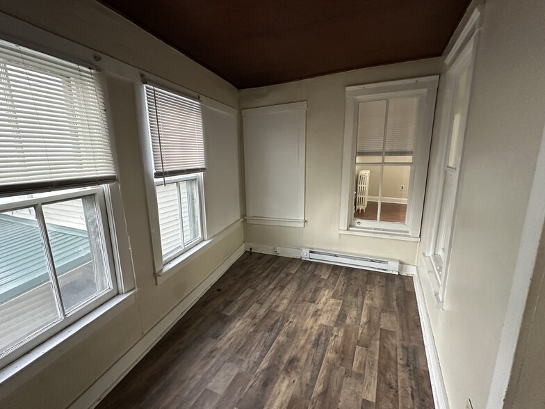 Bed 2 - 143 N Potomac St