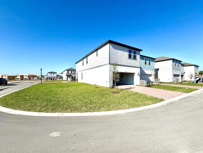 Building Photo - 5014 Railroad Vine Aly