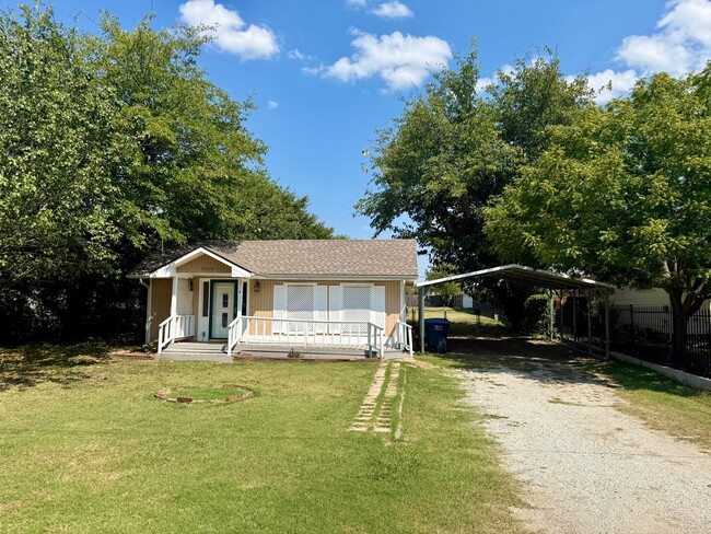 Building Photo - For Rent – 2 Bedroom, 1 Bath Home in Westl...