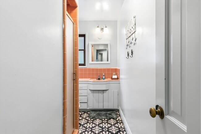 Building Photo - Furnished Balboa Peninsula Point Cottage Home | Available November 1st – April 30th