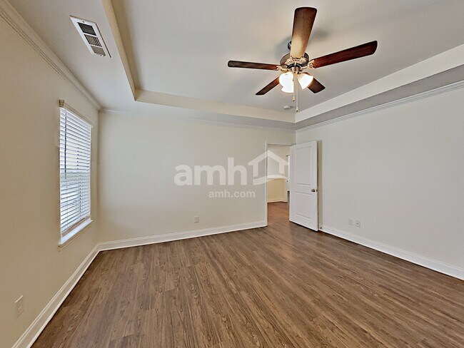 Building Photo - 445 Charity Ln