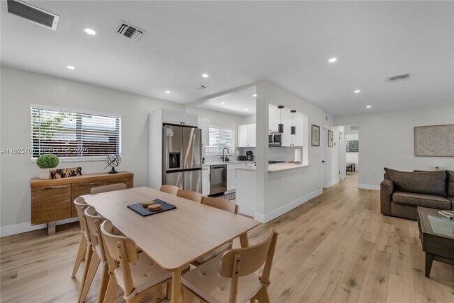 Building Photo - 1204 NE 7th St