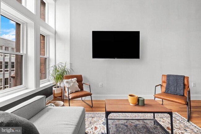 Building Photo - 1221 4 St