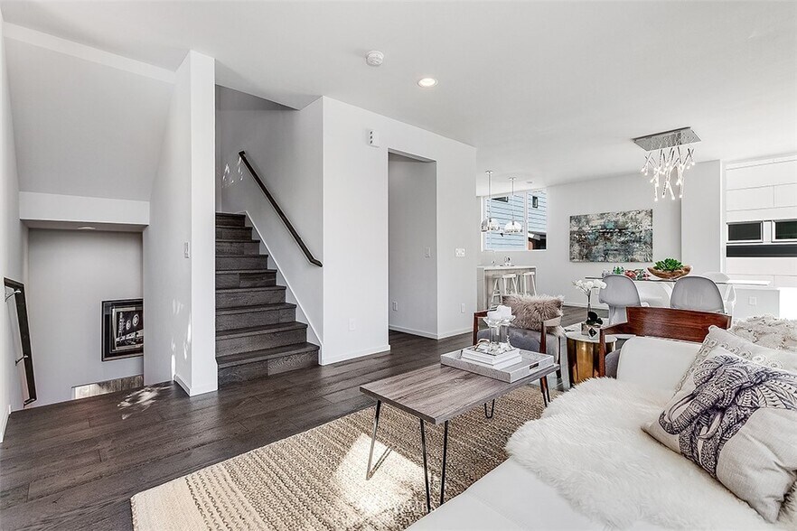 Building Photo - 730 26th Ave S