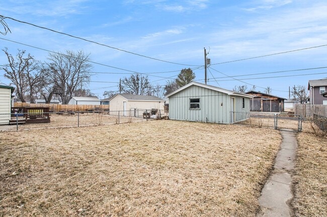 Building Photo - Completely Renovated 2 Bedroom House!
