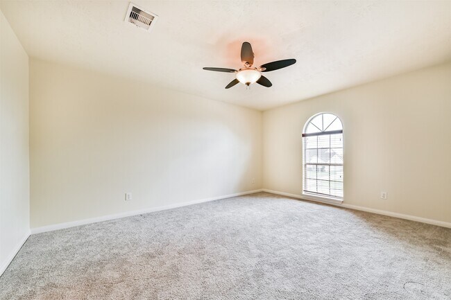 Building Photo - 2614 Brahman Dr