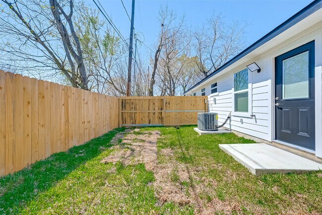 Building Photo - 7339 Krueger Rd