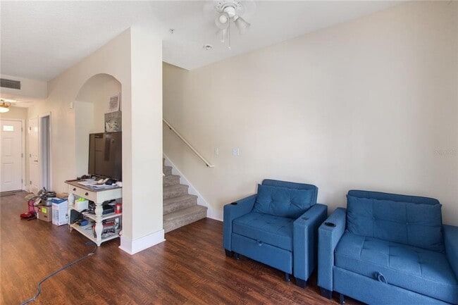 Building Photo - 300 State St E