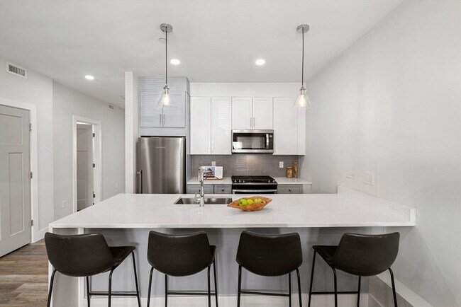 Building Photo - 181 Bennington St