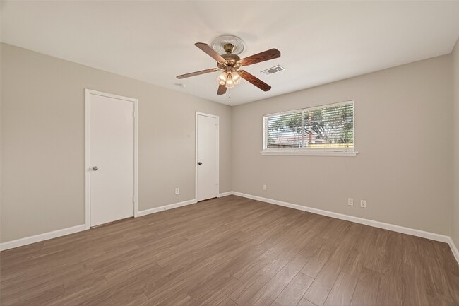 Building Photo - 9502 Skyline Dr