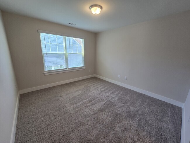 Building Photo - 807 Pryor St