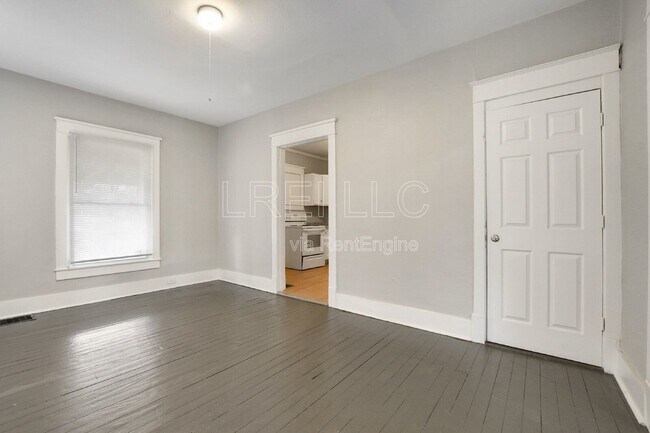 Building Photo - 844 S 33rd St