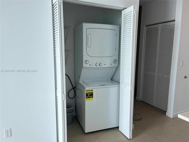 Building Photo - 333 NE 24th St