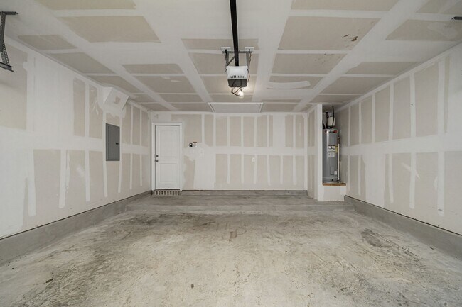 Building Photo - Your perfect escape from the hustle and bustle!