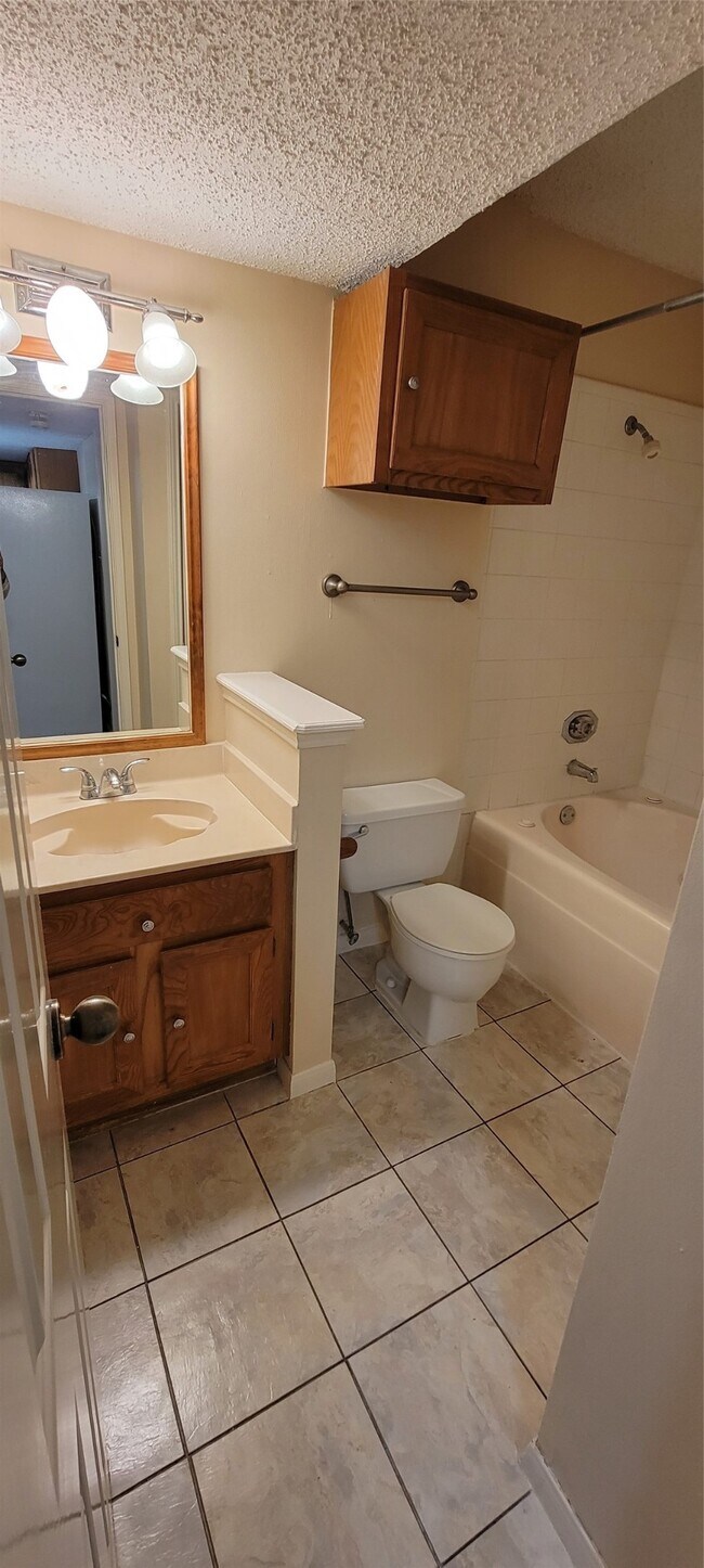 Building Photo - 2300 Old Spanish Trl